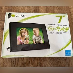 Digital picture frame